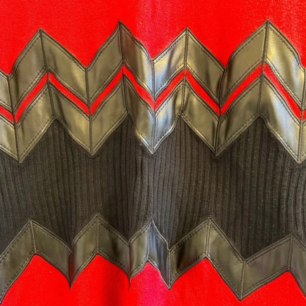 Anna Belloni Made in Italy Red with Black Appliqué Sweater Sz M - Picture 2 of 5